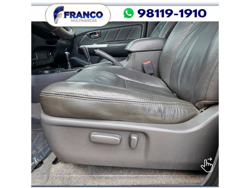 TOYOTA - HILUX - 2013/2013 - Preta - Sob Consulta