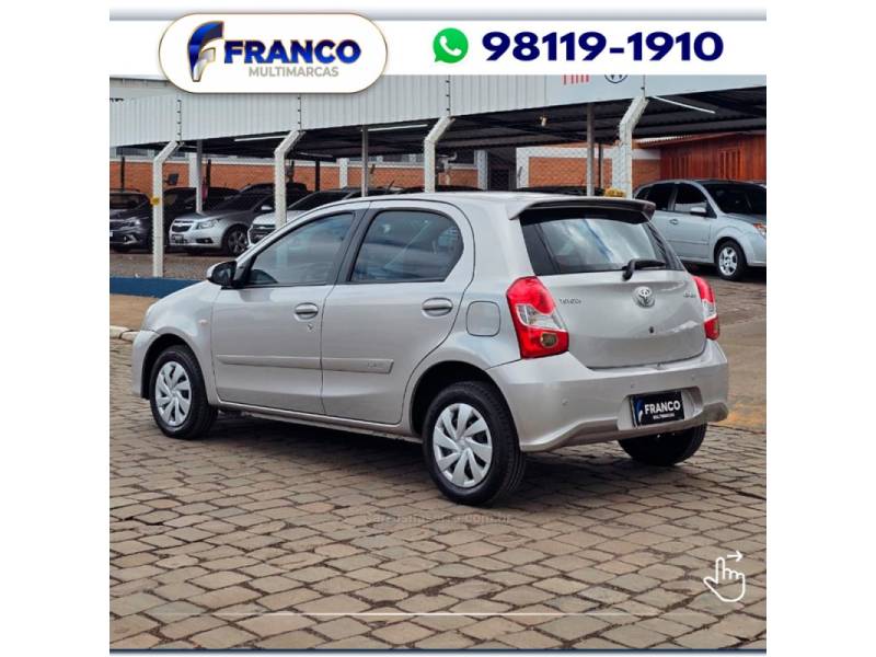 TOYOTA - ETIOS - 2017/2018 - Prata - Sob Consulta
