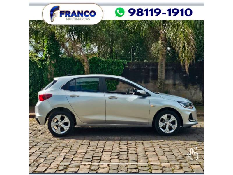 CHEVROLET - ONIX - 2021/2022 - Prata - Sob Consulta
