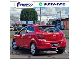 CHEVROLET - ONIX - 2013/2014 - Vermelha - Sob Consulta