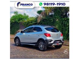 CHEVROLET - ONIX - 2017/2018 - Prata - Sob Consulta